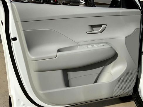 Used 2025 Hyundai Kona SEL image 21