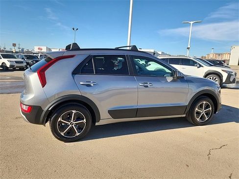 New 2025 Kia Niro EX image 2