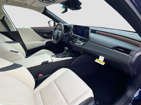 New 2025 Lexus ES 350 Ultra Luxury image 14