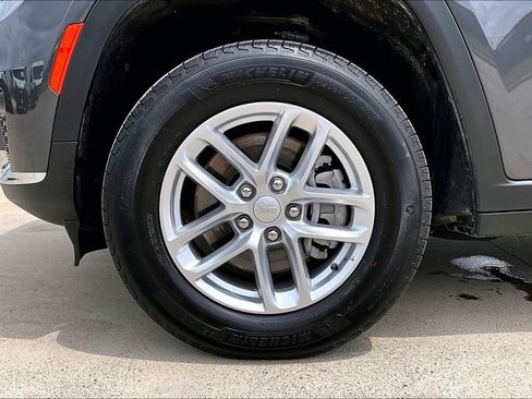 Used 2025 Jeep Grand Cherokee L Laredo w/ Luxury Tech Group I RWD image 9