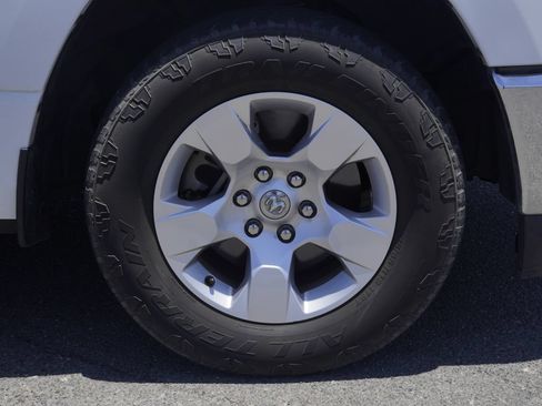 Used 2019 RAM 1500 Big Horn RWD image 4