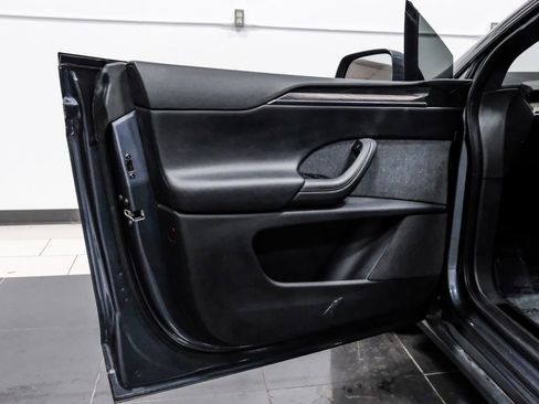 Used 2022 Tesla Model X image 38