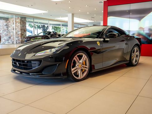 Certified 2020 Ferrari Portofino RWD image 33