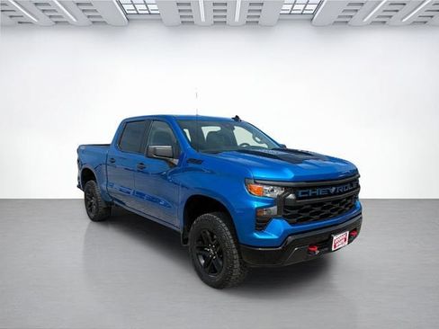 Used 2023 Chevrolet Silverado 1500 Custom Trail Boss w/ LPO, Dark Essentials Package AWD/4WD image 2