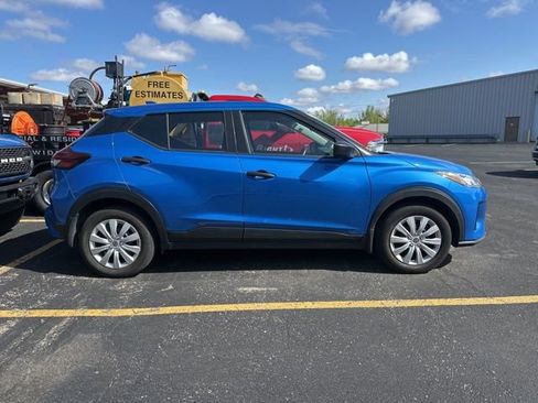 Used 2024 Nissan Kicks S FWD image 7