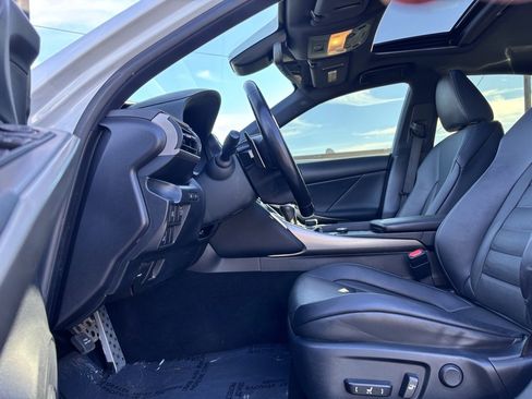 Used 2017 Lexus IS 200t image 10