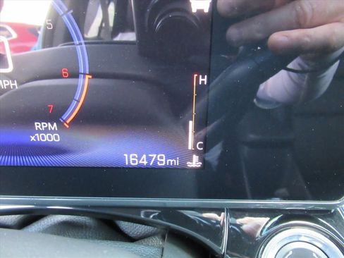 Used 2025 Chevrolet Trax RS image 21