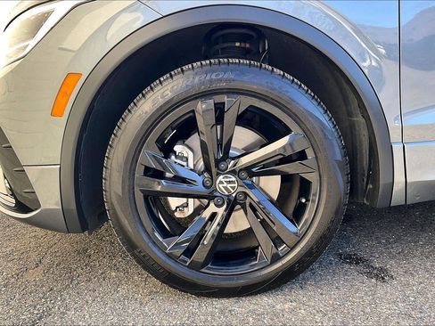 Certified 2023 Volkswagen Tiguan SE R-Line image 8