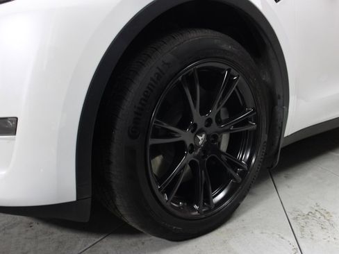 Used 2023 Tesla Model Y Long Range image 5