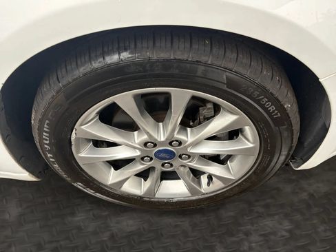 Used 2017 Ford Fusion SE w/ Fusion SE Technology Package FWD image 32