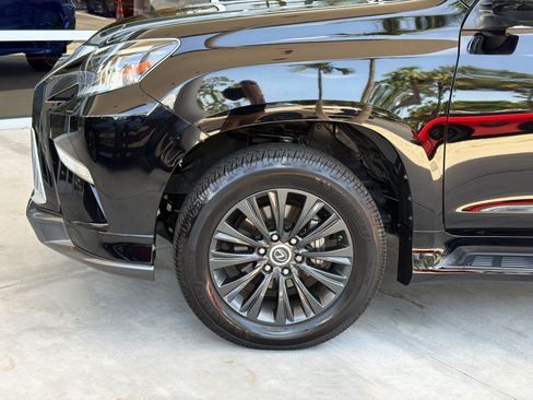 Used 2023 Lexus GX 460 Luxury w/ Sport Design Package AWD/4WD image 11