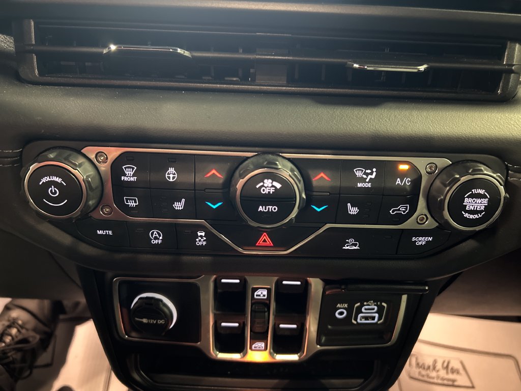 Used 2026 Jeep Wrangler Unlimited Sahara AWD/4WD image 19