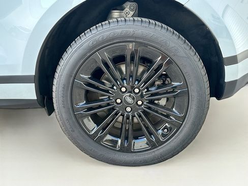 Used 2025 Land Rover Range Rover Evoque S image 11