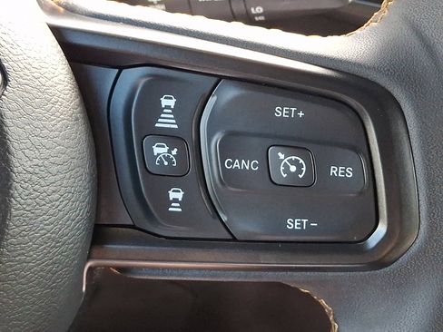 Used 2024 Jeep Wrangler Unlimited AWD/4WD image 21