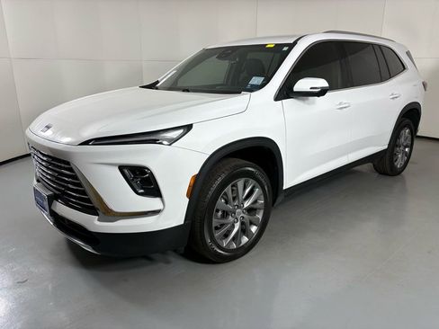 Used 2025 Buick Enclave Preferred image 4