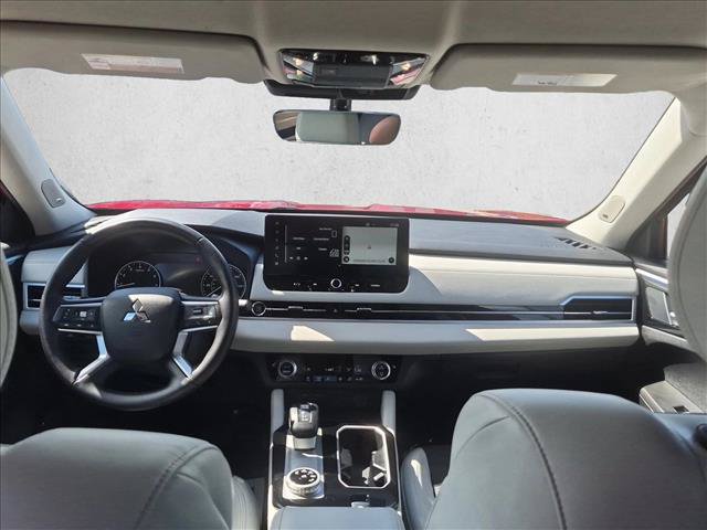 Used 2025 Mitsubishi Outlander SE FWD image 18