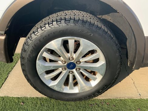 Used 2016 Ford F150 Lariat w/ Equipment Group 501A Mid image 27