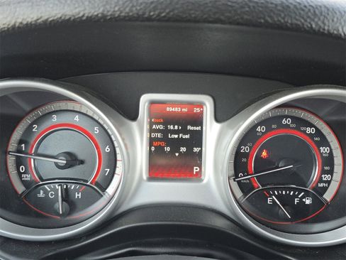 Used 2019 Dodge Journey SE image 19