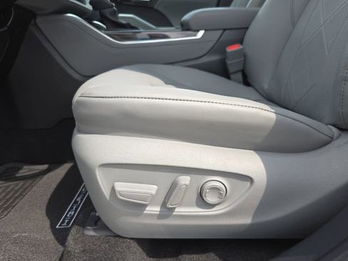 New 2026 Toyota Highlander Platinum AWD/4WD image 30