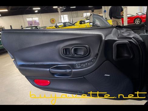 Used 2004 Chevrolet Corvette Coupe w/ Roof Package image 19