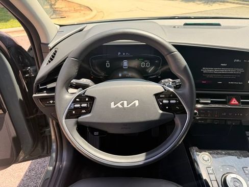 Certified 2023 Kia Niro EX FWD image 14