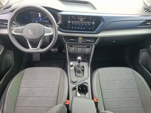 Certified 2022 Volkswagen Taos SE image 15