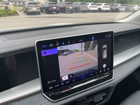 Certified 2025 Volkswagen Tiguan SE AWD/4WD image 20