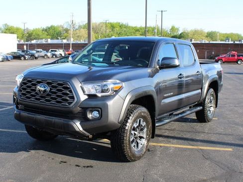 Used 2022 Toyota Tacoma TRD Off-Road AWD/4WD image 2