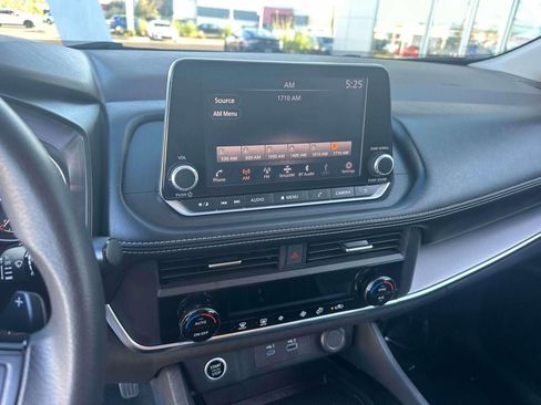 Certified 2023 Nissan Rogue SV image 29