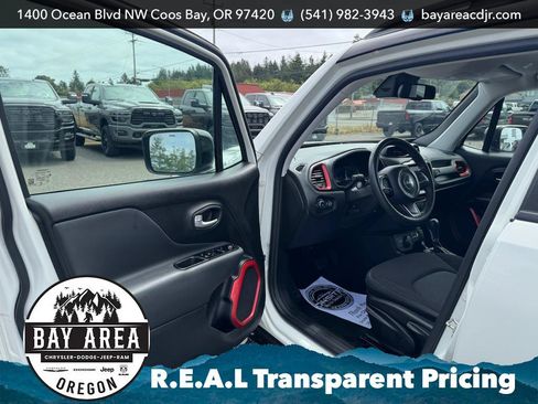 Used 2023 Jeep Renegade Trailhawk AWD/4WD image 12