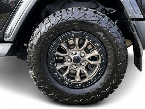 Certified 2020 Jeep Wrangler Unlimited Sahara image 32