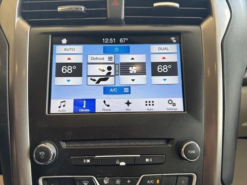 Used 2017 Ford Fusion SE w/ Fusion SE Technology Package FWD image 20