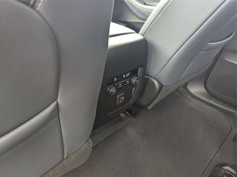 Used 2021 Buick Enclave Essence image 16