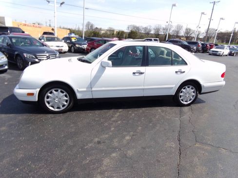 Used 1999 Mercedes-Benz E 320 Sedan w/ X2 Opt Pkg image 51
