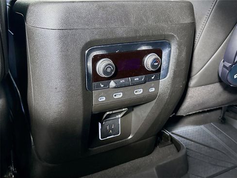 Used 2024 Chevrolet Suburban Premier w/ Advanced Technology Package AWD/4WD image 20