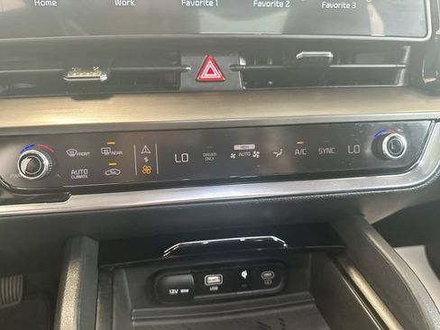 Certified 2025 Kia Sportage EX w/ EX Premium Package AWD/4WD image 19