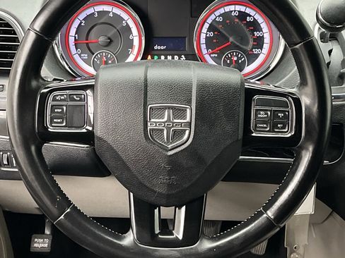 Used 2020 Dodge Grand Caravan SXT FWD image 14