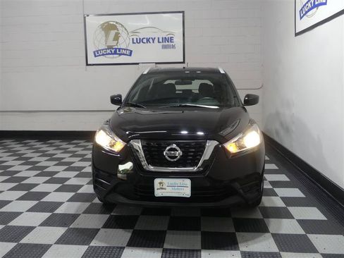 Used 2019 Nissan Kicks SV FWD image 2
