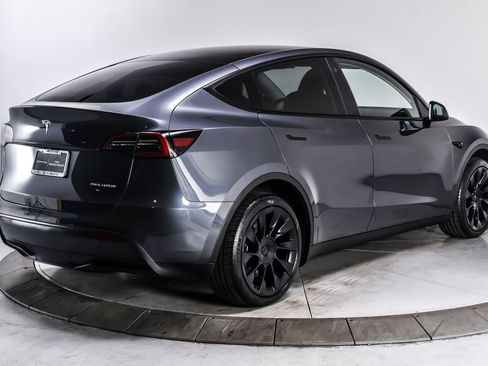 Used 2023 Tesla Model Y Long Range AWD/4WD image 6