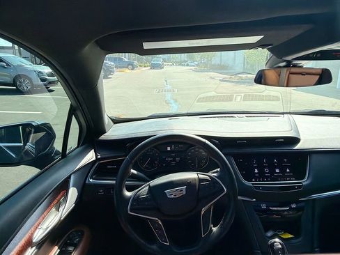 Certified 2022 Cadillac XT5 Premium Luxury FWD image 17