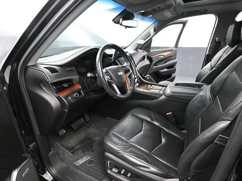 Used 2017 Cadillac Escalade ESV Luxury image 23