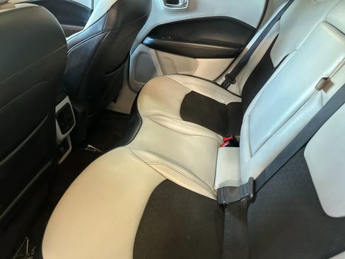 Used 2020 Jeep Compass Latitude FWD image 5