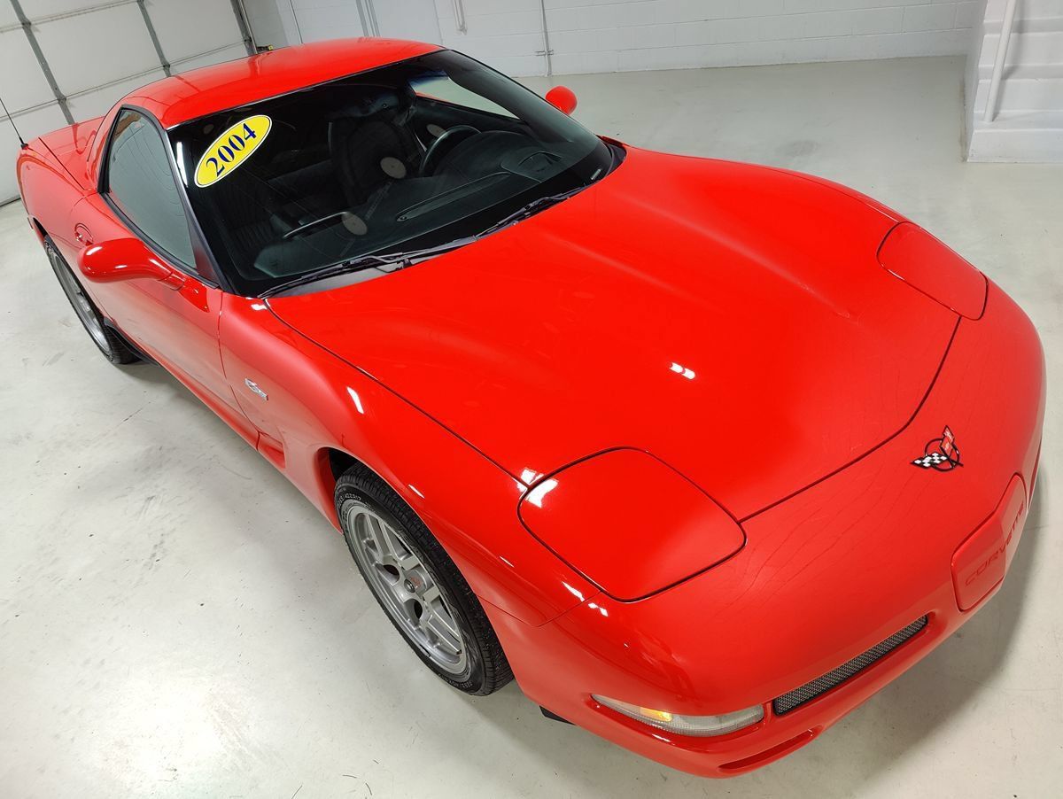 Used 2004 Chevrolet Corvette Z06 w/ Memory Package RWD image 2