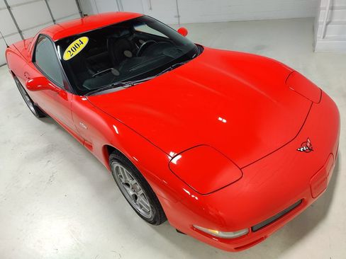 Used 2004 Chevrolet Corvette Z06 w/ Memory Package RWD image 2