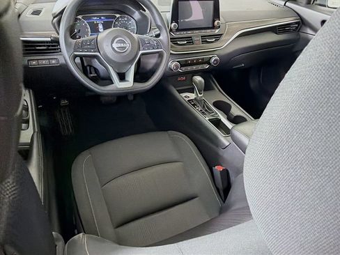 Used 2025 Nissan Altima 2.5 SV FWD image 25