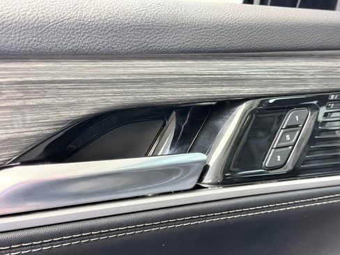 Used 2022 Jeep Wagoneer Series II w/ Premium Group I AWD/4WD image 9
