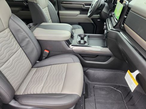 New 2026 Chevrolet Silverado 2500 ZR2 image 19