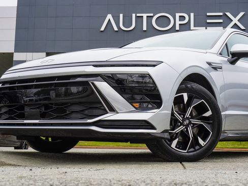 Used 2025 Hyundai Sonata SEL image 2
