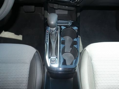 Used 2025 Chevrolet Trax LT FWD image 20