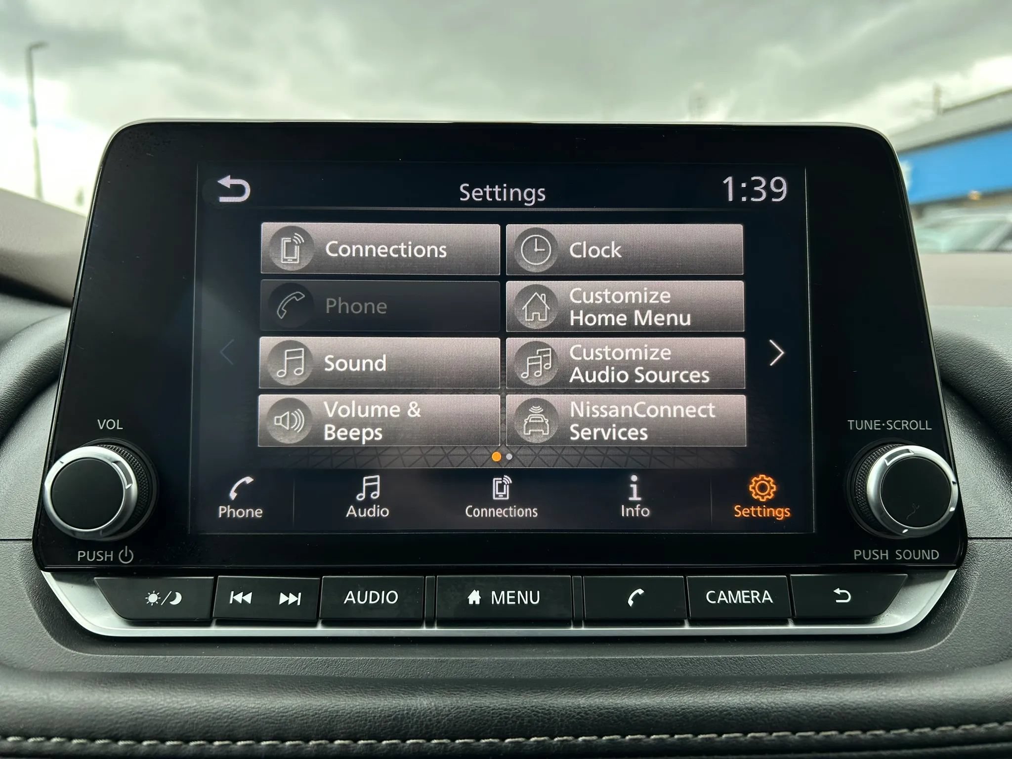Used 2023 Nissan Rogue SV AWD/4WD image 17